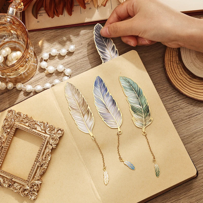 1 Pc Vintage Feather Bronzing Metal Bookmark with Metal Chain Pendant Bookmark for Teachers Friends Book Club Book Lovers