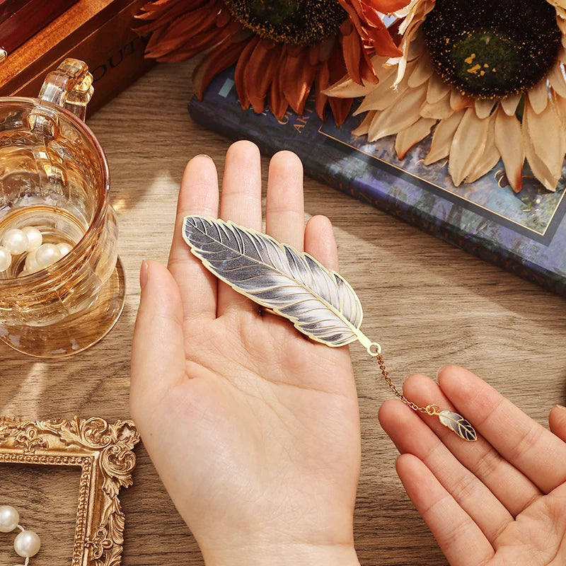 1 Pc Vintage Feather Bronzing Metal Bookmark with Metal Chain Pendant Bookmark for Teachers Friends Book Club Book Lovers